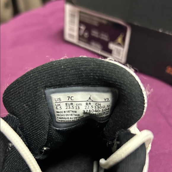 Jordan 11 Retro Kids Sneakers - White and Blue - Picture 7 of 8